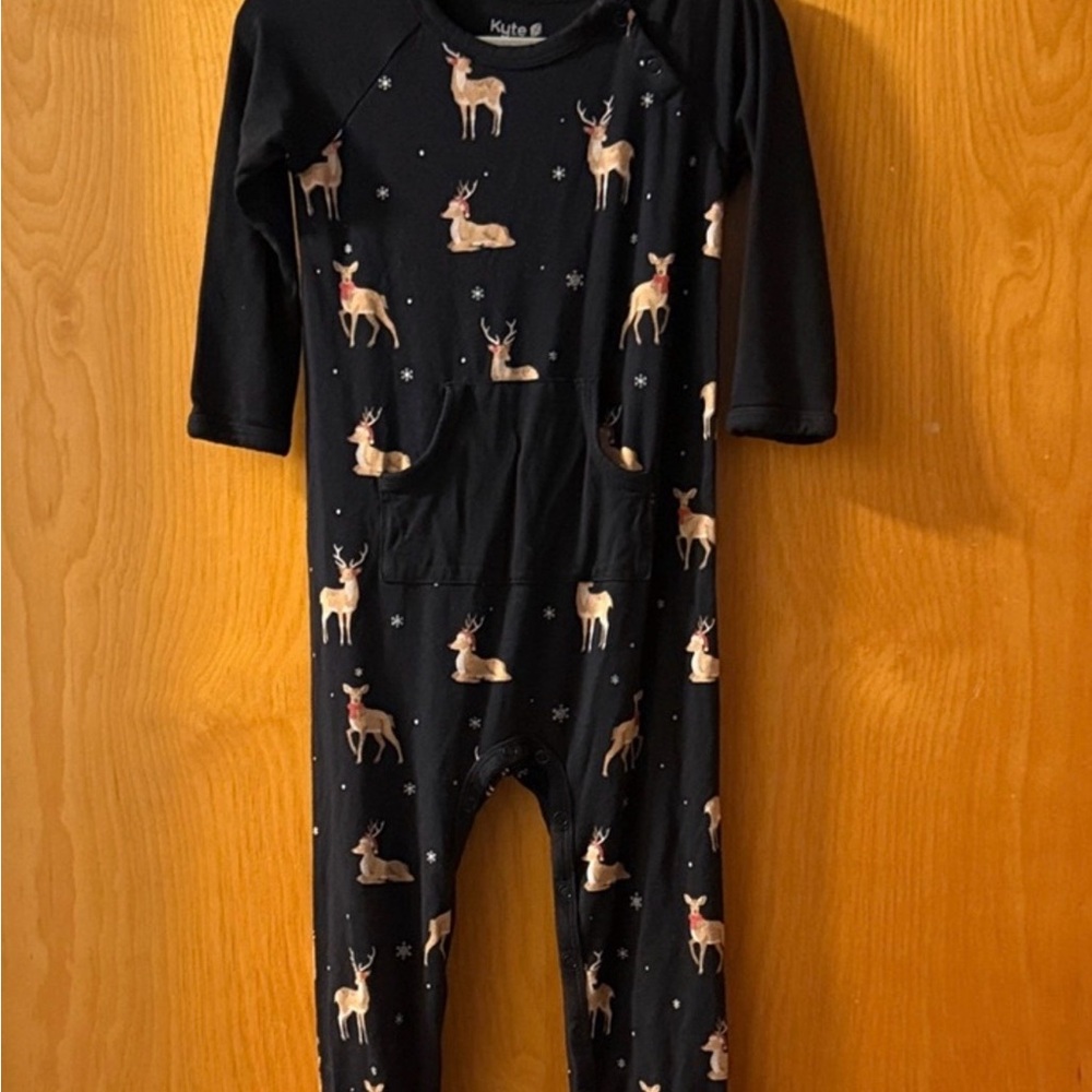 Kyte BABY Black Pajamas with Reindeer Print